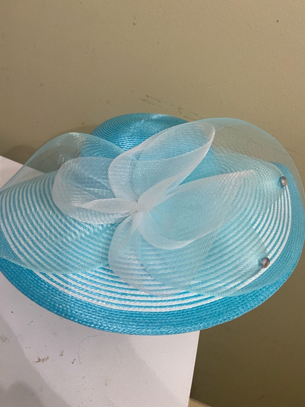 Pretty Aqua & White Hat by KaKyCo